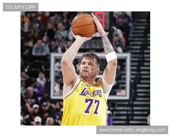 东契奇助攻空接得手，独行侠进攻顺畅